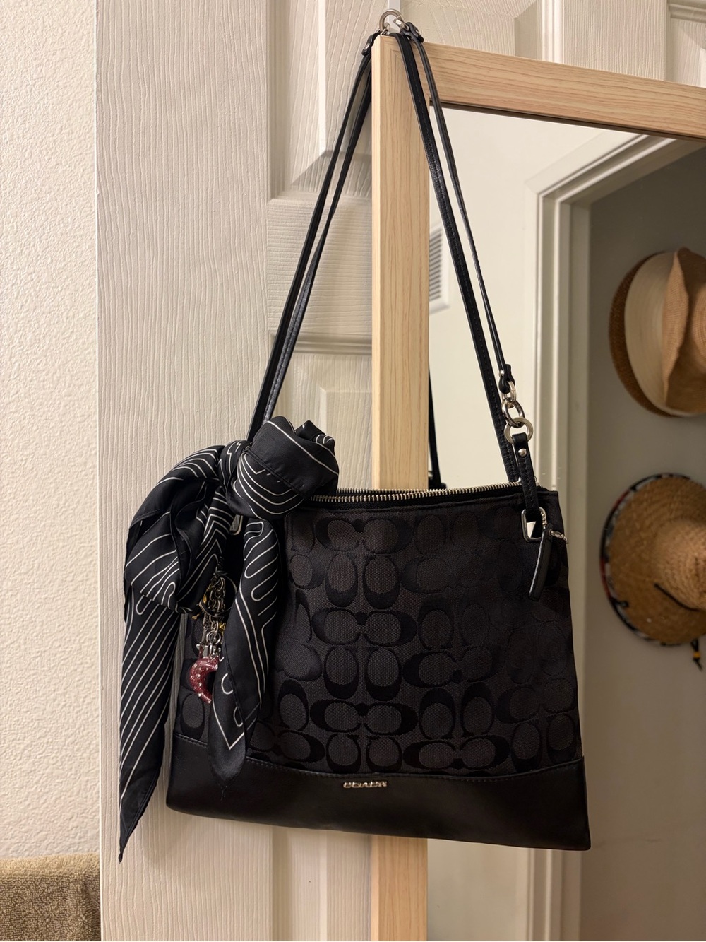 Coach 🖤 Vintage Y2K Black Signature Jacquard Shoulder Bag with Scarf and charm